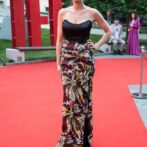 Zuzana Haková. Červený koberec, záverečný ceremoniál © IFF Art Film, Lukáš Klimek Zuzana Haková. Červený koberec, záverečný ceremoniál © IFF Art Film, Lukáš Klimek